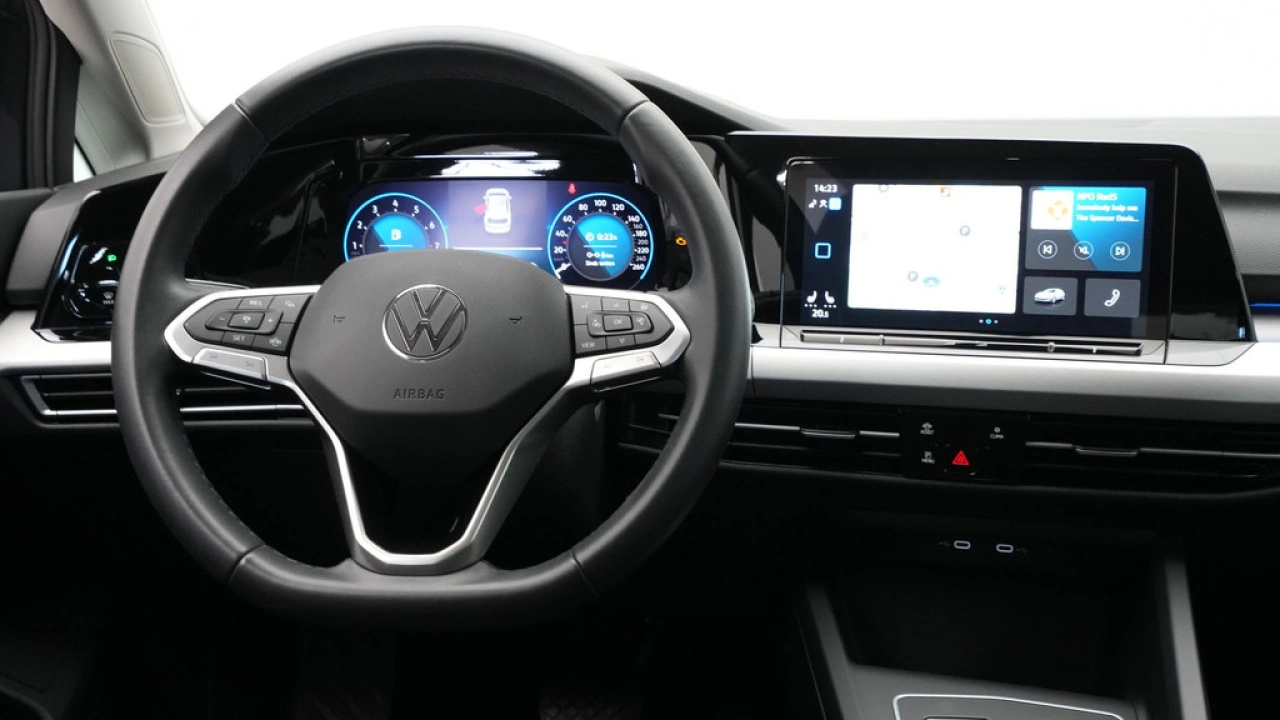 Volkswagen Golf 1.0 eTSI Life Business