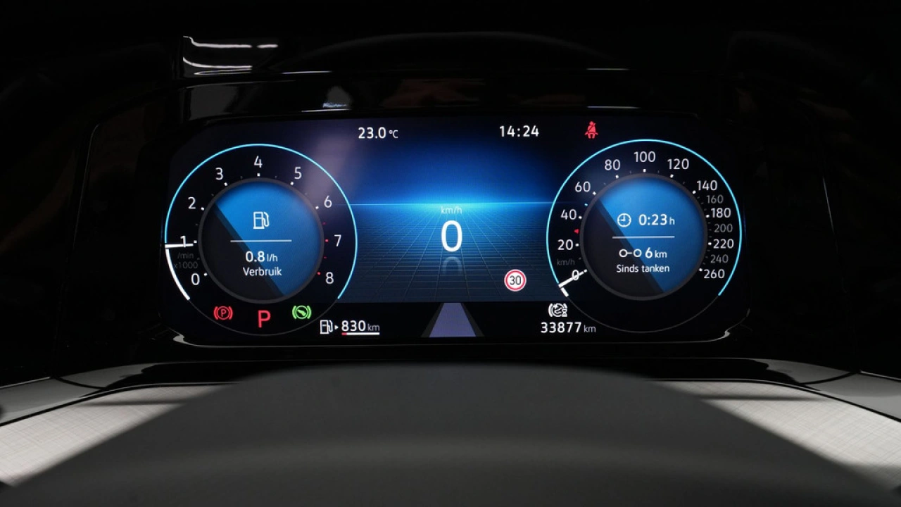 Volkswagen Golf 1.0 eTSI Life Business
