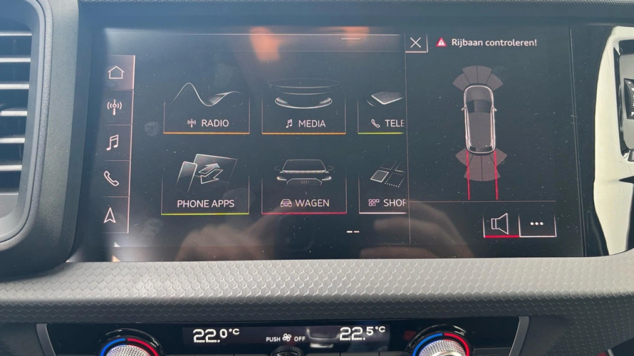 Audi A1 Sportback 30 TFSI Pro Line / Stoelverwarming / Navigatie / PDC V+A
