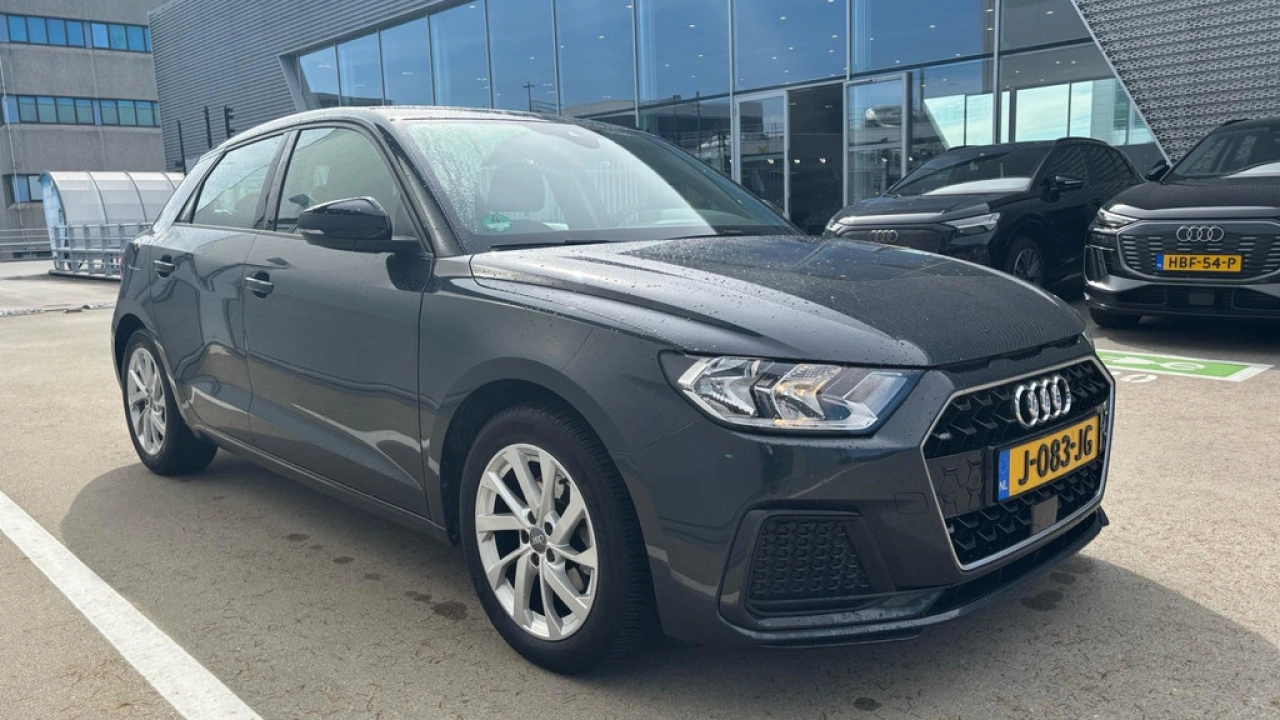 Audi A1 Sportback 30 TFSI Pro Line / Stoelverwarming / Navigatie / PDC V+A