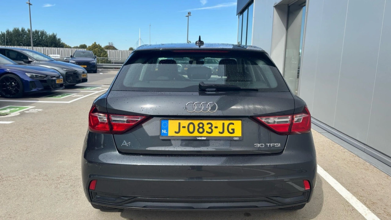 Audi A1 Sportback 30 TFSI Pro Line / Stoelverwarming / Navigatie / PDC V+A