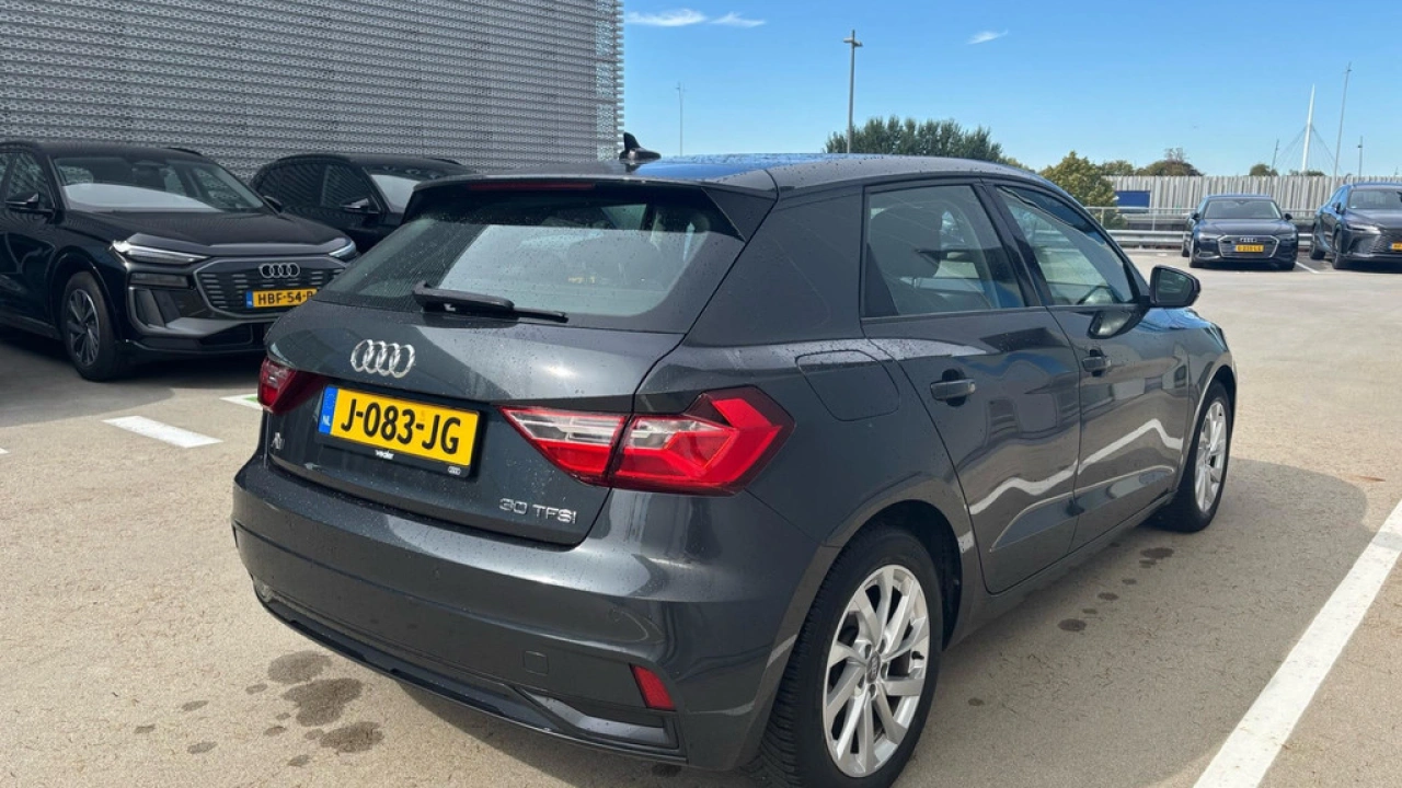 Audi A1 Sportback 30 TFSI Pro Line / Stoelverwarming / Navigatie / PDC V+A