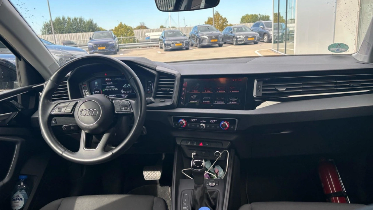 Audi A1 Sportback 30 TFSI Pro Line / Stoelverwarming / Navigatie / PDC V+A