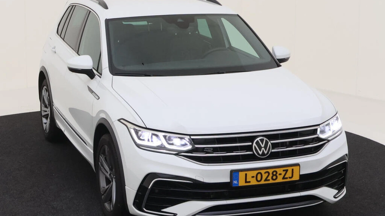 Volkswagen Tiguan 1.5 TSI Automaat | R-Line | Trekhaak | VERWACHT |