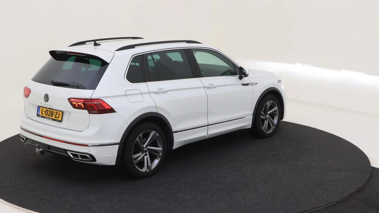 Volkswagen Tiguan 1.5 TSI Automaat | R-Line | Trekhaak | VERWACHT |