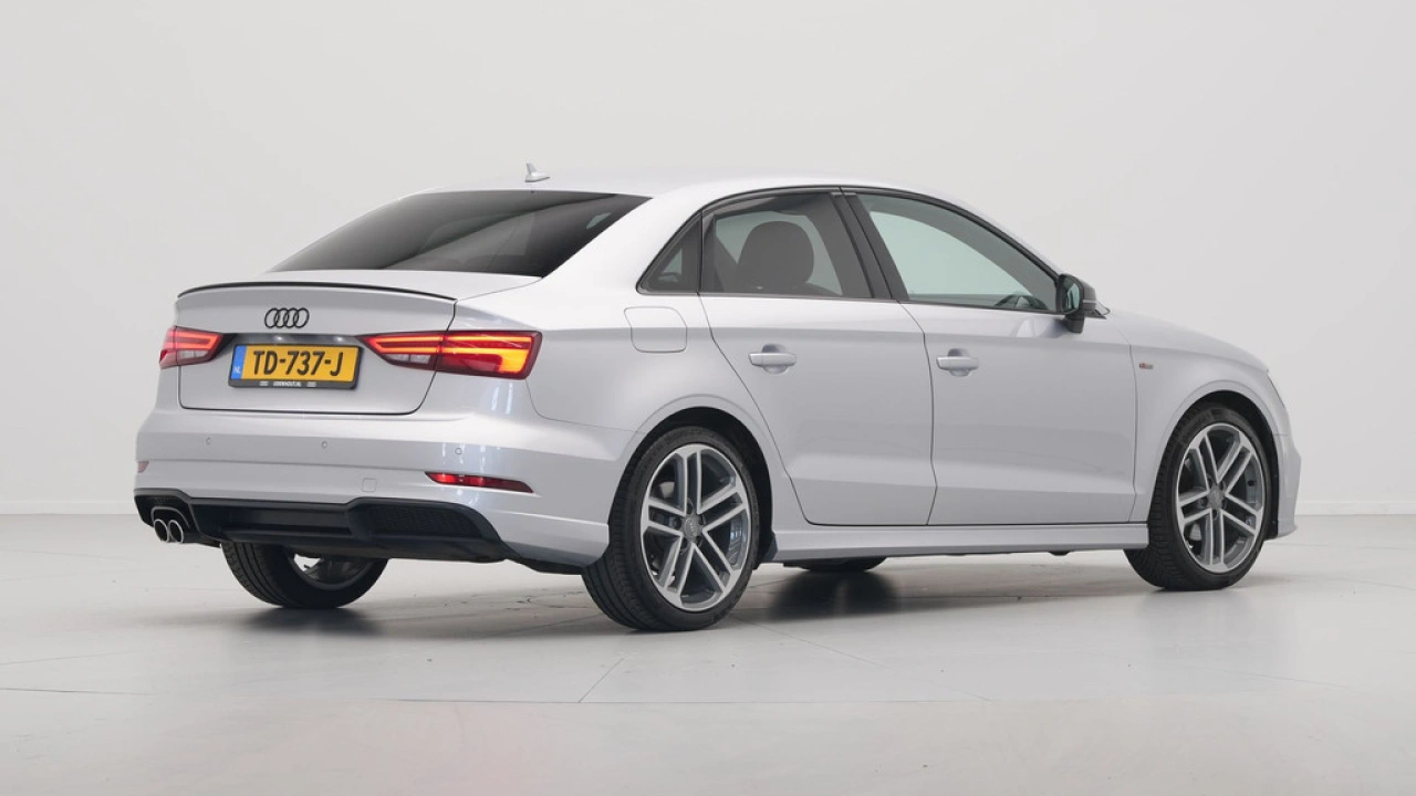 Audi A3 Limousine 1.5 TFSI CoD 150pk S-Tronic Sport S-Line Edition