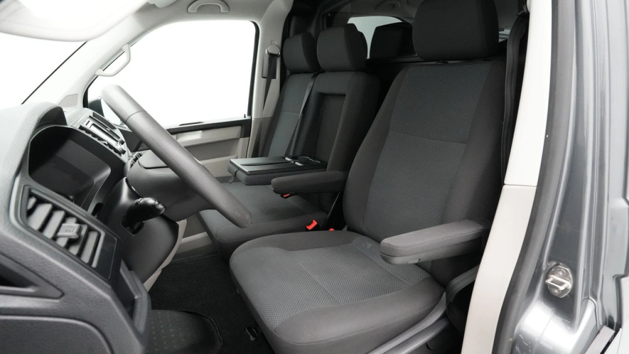 VW Bedrijfswagens Transporter 2.0 TDI 150pk L2H1 Comfortline