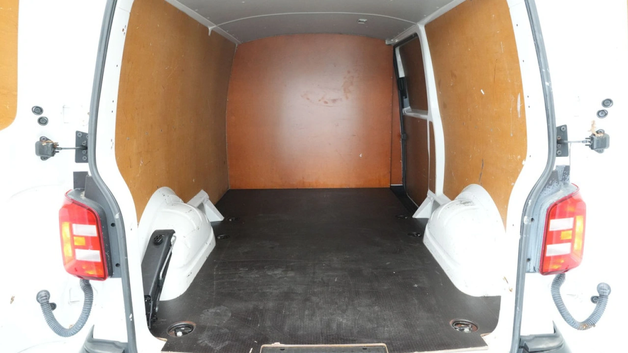 VW Bedrijfswagens Transporter 2.0 TDI L2H1