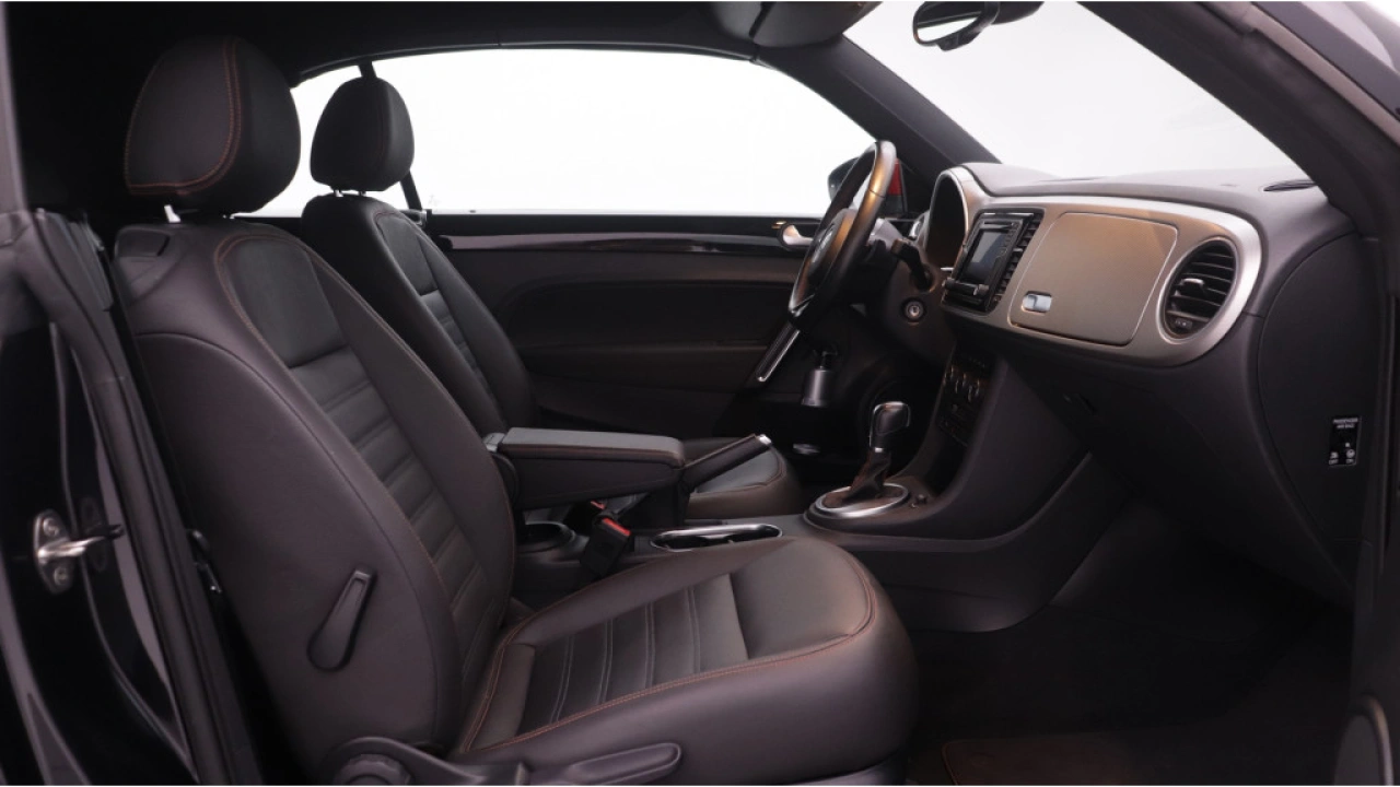 Volkswagen Beetle Cabriolet 1.2 TSI 105pk DSG Club Navigatie Leder