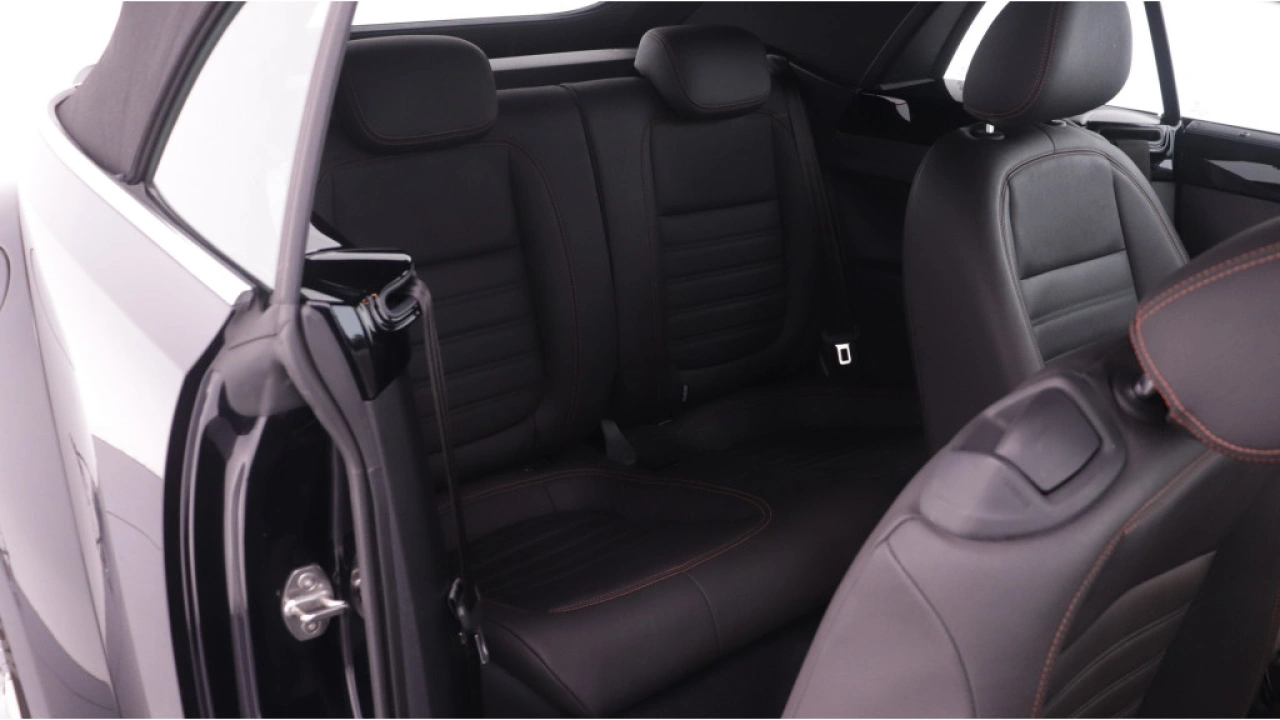 Volkswagen Beetle Cabriolet 1.2 TSI 105pk DSG Club Navigatie Leder