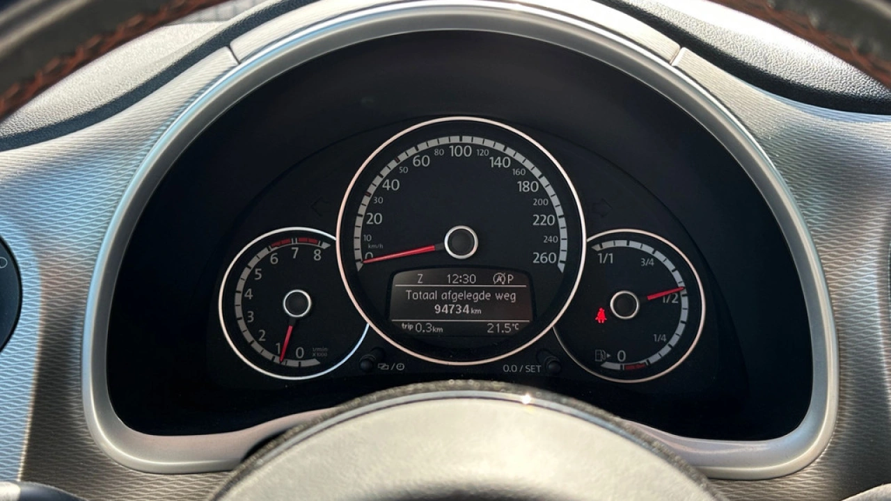 Volkswagen Beetle Cabriolet 1.2 TSI 105pk DSG Club Navigatie Leder