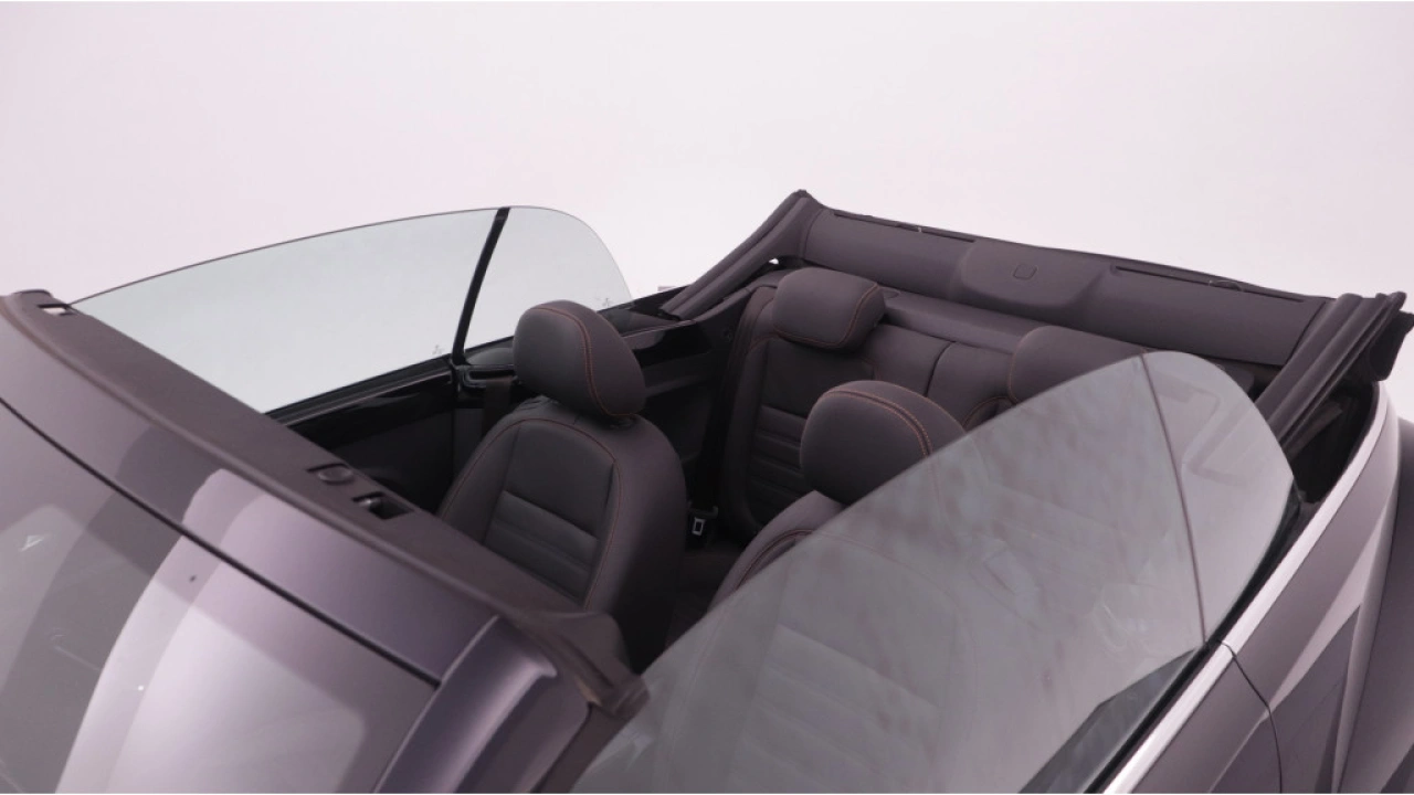 Volkswagen Beetle Cabriolet 1.2 TSI 105pk DSG Club Navigatie Leder
