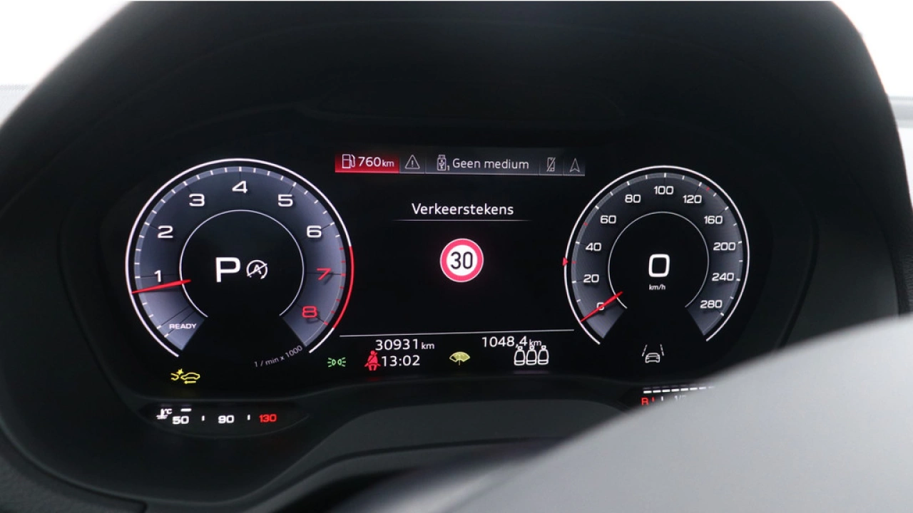 Audi Q2 35 TFSI S Edition | Stoelverwarming | Adaptive cruise | Zwart optiek |