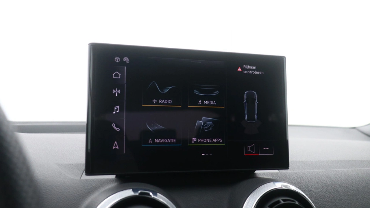 Audi Q2 35 TFSI S Edition | Stoelverwarming | Adaptive cruise | Zwart optiek |