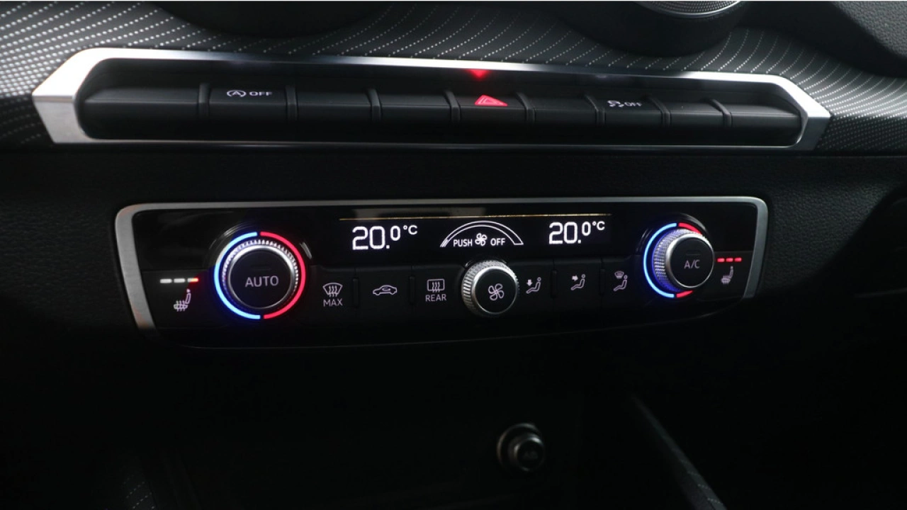 Audi Q2 35 TFSI S Edition | Stoelverwarming | Adaptive cruise | Zwart optiek |