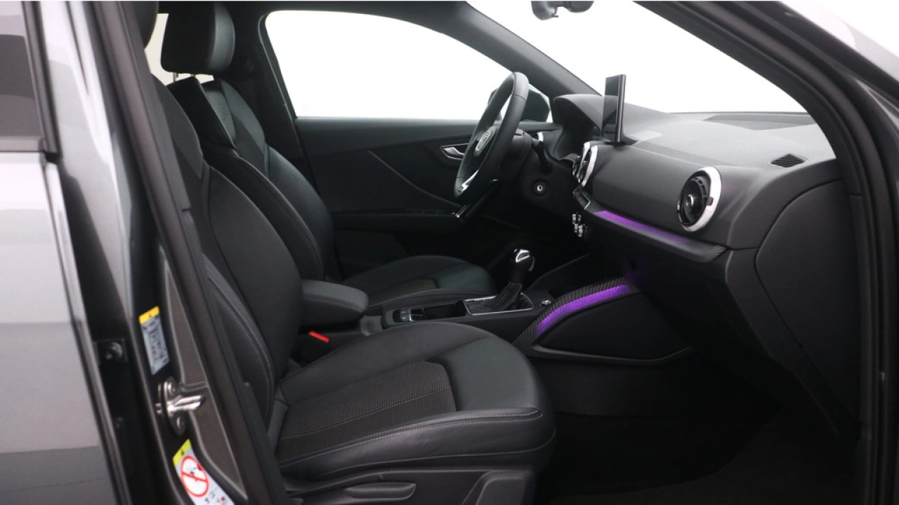Audi Q2 35 TFSI S Edition | Stoelverwarming | Adaptive cruise | Zwart optiek |