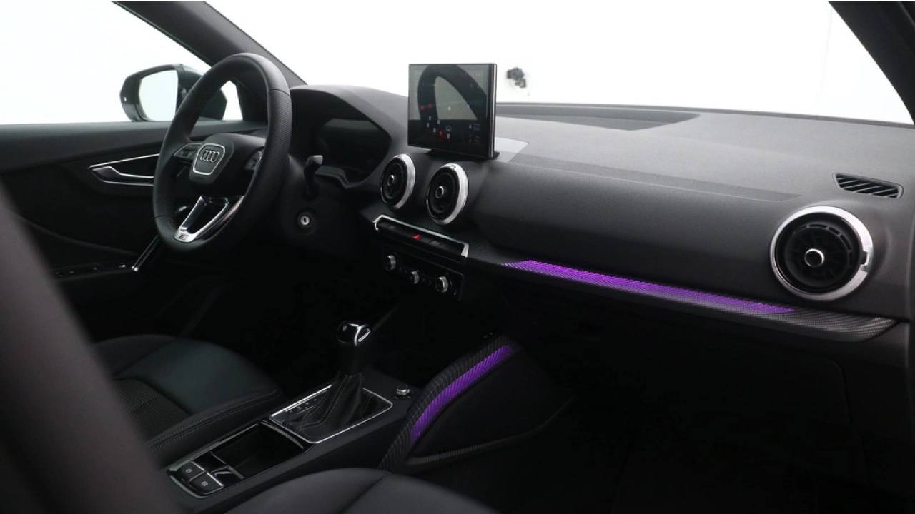 Audi Q2 35 TFSI S Edition | Stoelverwarming | Adaptive cruise | Zwart optiek |