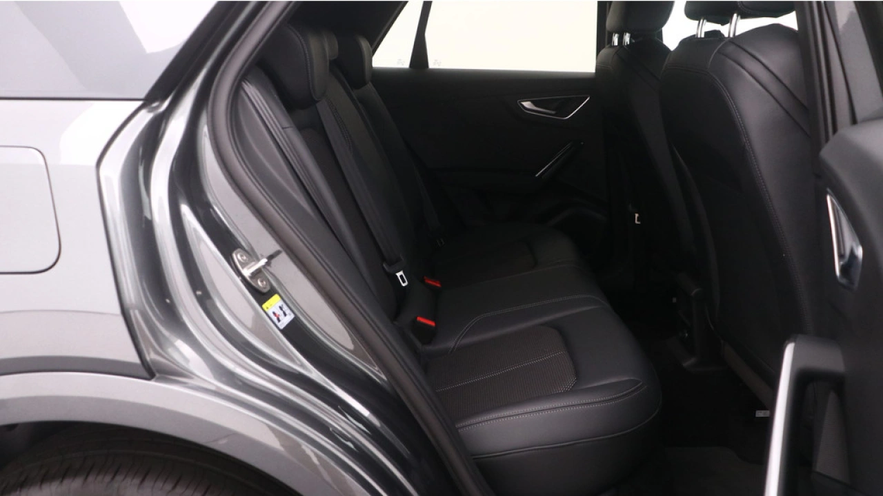 Audi Q2 35 TFSI S Edition | Stoelverwarming | Adaptive cruise | Zwart optiek |