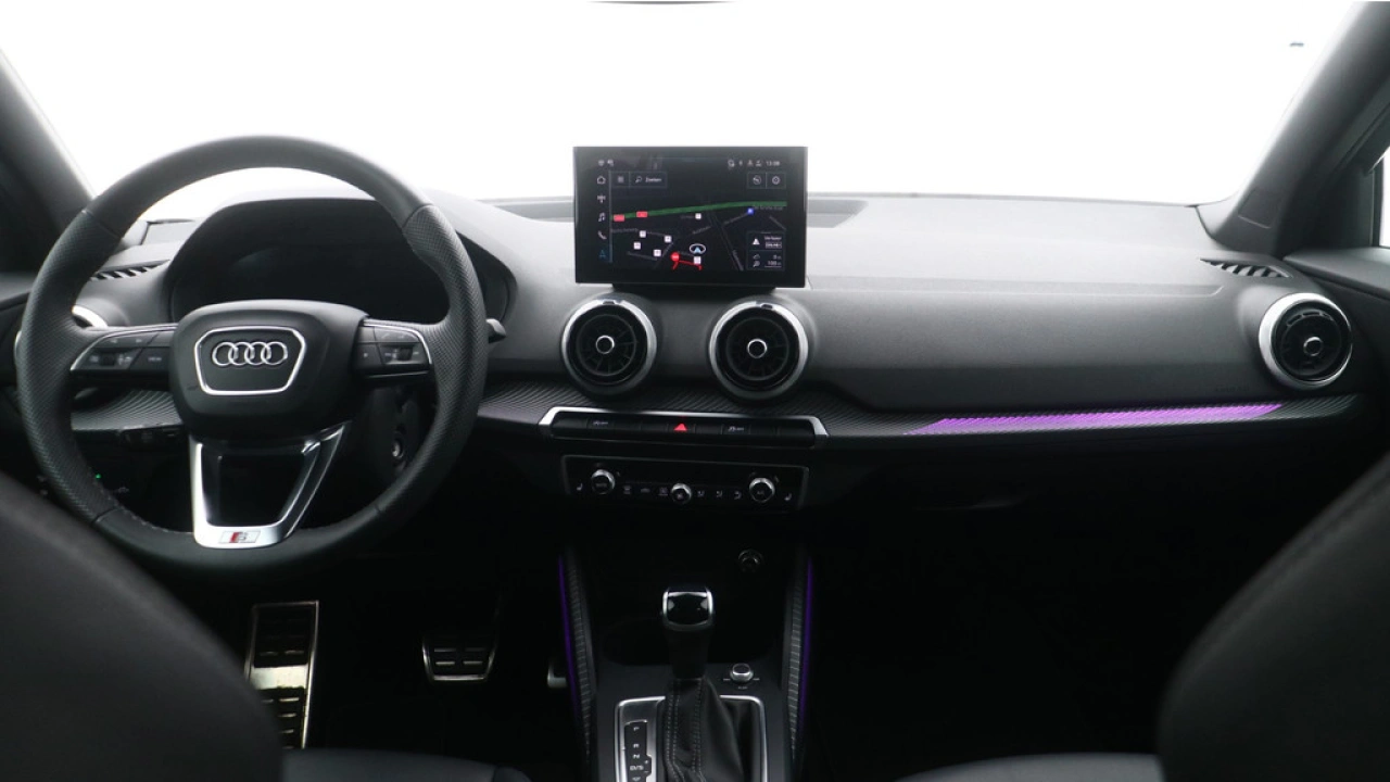 Audi Q2 35 TFSI S Edition | Stoelverwarming | Adaptive cruise | Zwart optiek |