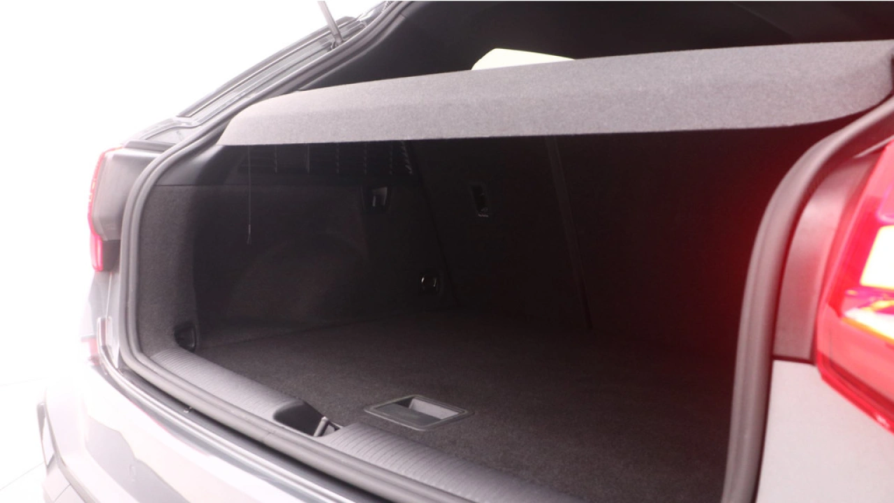 Audi Q2 35 TFSI S Edition | Stoelverwarming | Adaptive cruise | Zwart optiek |
