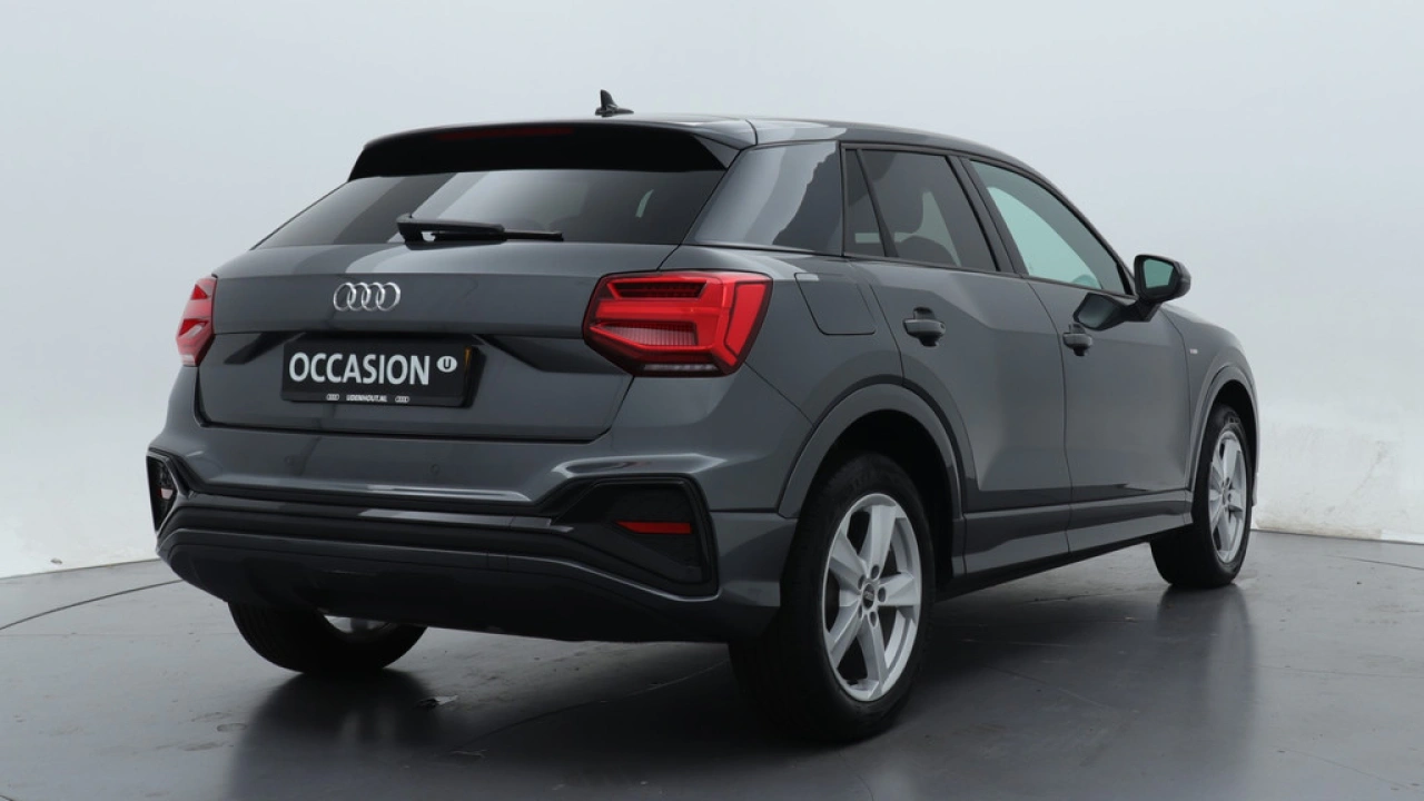 Audi Q2 35 TFSI S Edition | Stoelverwarming | Adaptive cruise | Zwart optiek |