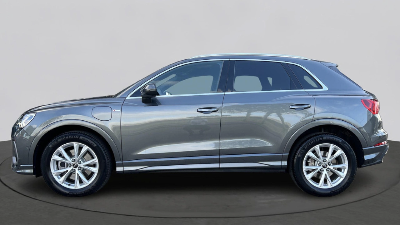 Audi Q3 45 TFSIe 245pk S Edition / Stoelverwarming / PDC V+A / Camera