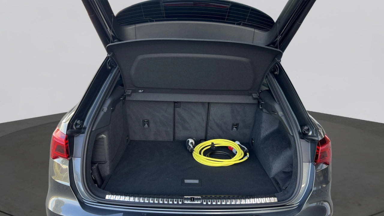 Audi Q3 45 TFSIe 245pk S Edition / Stoelverwarming / PDC V+A / Camera
