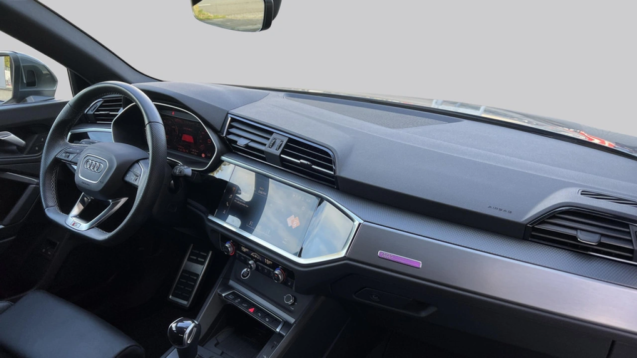 Audi Q3 45 TFSIe 245pk S Edition / Stoelverwarming / PDC V+A / Camera