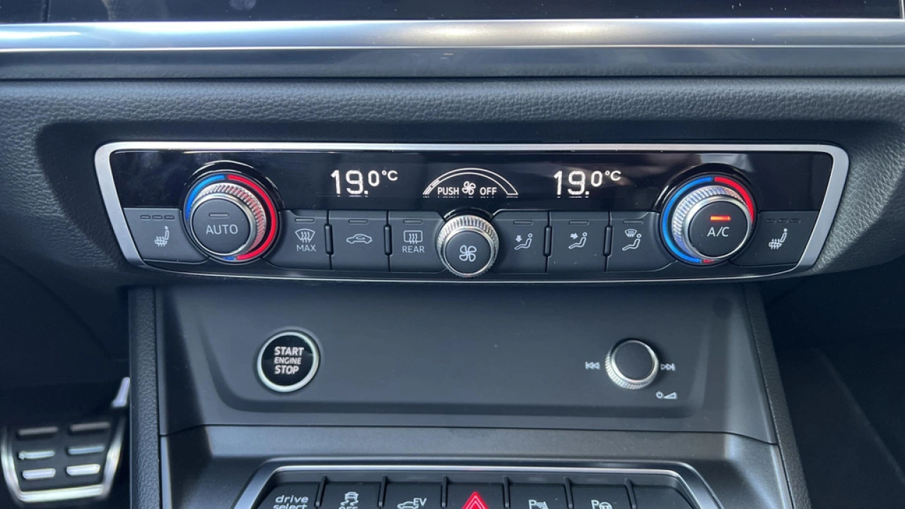 Audi Q3 45 TFSIe 245pk S Edition / Stoelverwarming / PDC V+A / Camera