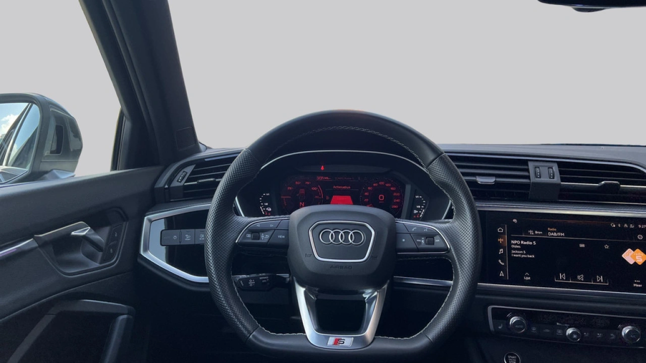 Audi Q3 45 TFSIe 245pk S Edition / Stoelverwarming / PDC V+A / Camera
