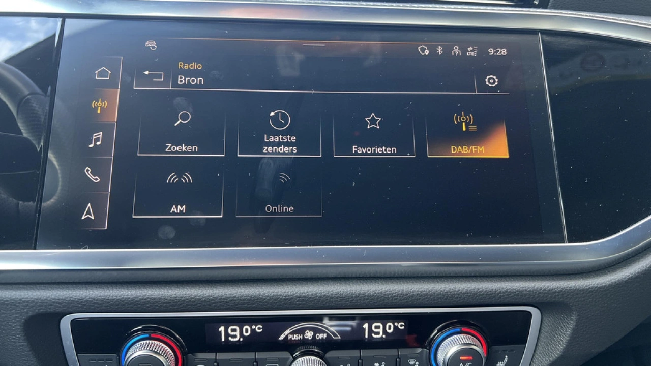Audi Q3 45 TFSIe 245pk S Edition / Stoelverwarming / PDC V+A / Camera