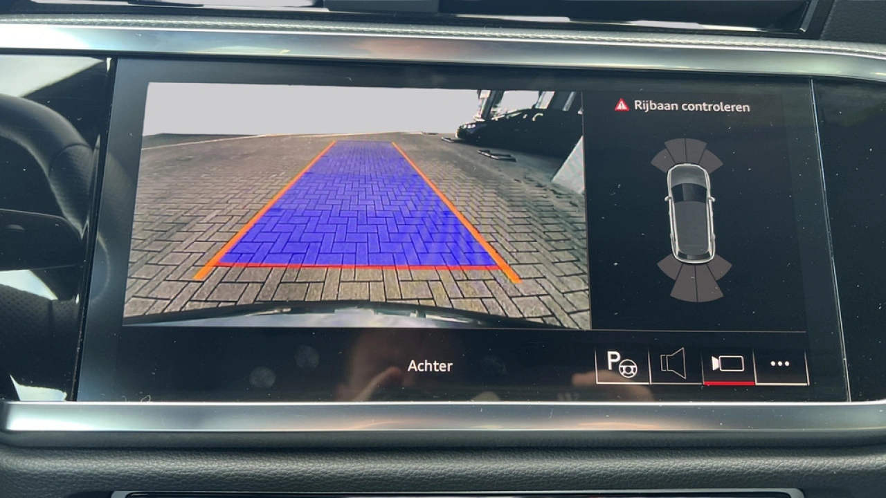 Audi Q3 45 TFSIe 245pk S Edition / Stoelverwarming / PDC V+A / Camera
