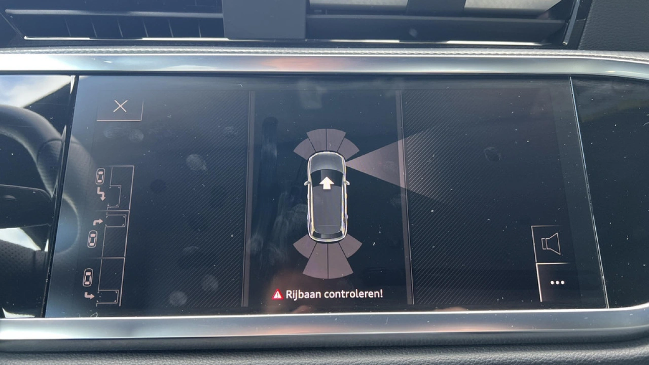 Audi Q3 45 TFSIe 245pk S Edition / Stoelverwarming / PDC V+A / Camera