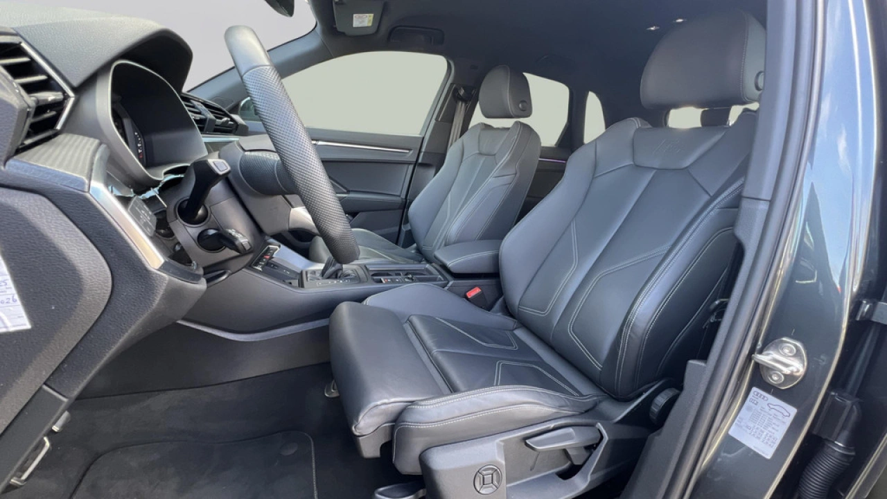 Audi Q3 45 TFSIe 245pk S Edition / Stoelverwarming / PDC V+A / Camera