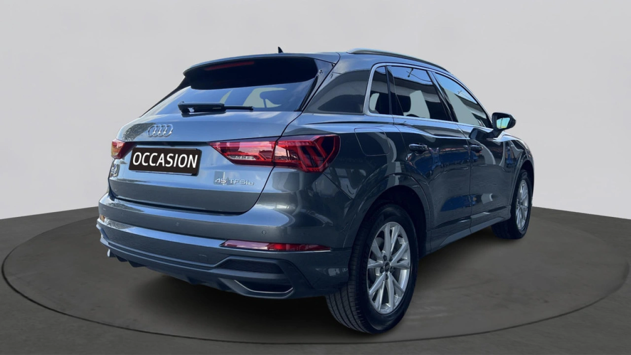 Audi Q3 45 TFSIe 245pk S Edition / Stoelverwarming / PDC V+A / Camera