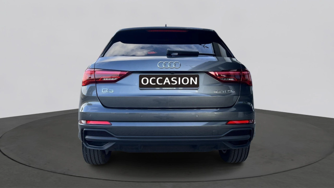 Audi Q3 45 TFSIe 245pk S Edition / Stoelverwarming / PDC V+A / Camera