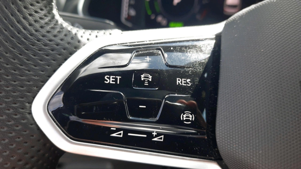 Volkswagen Tiguan 1.4 TSI eHybrid R-Line Business+ | Trekhaak | Camera | Panoramadak