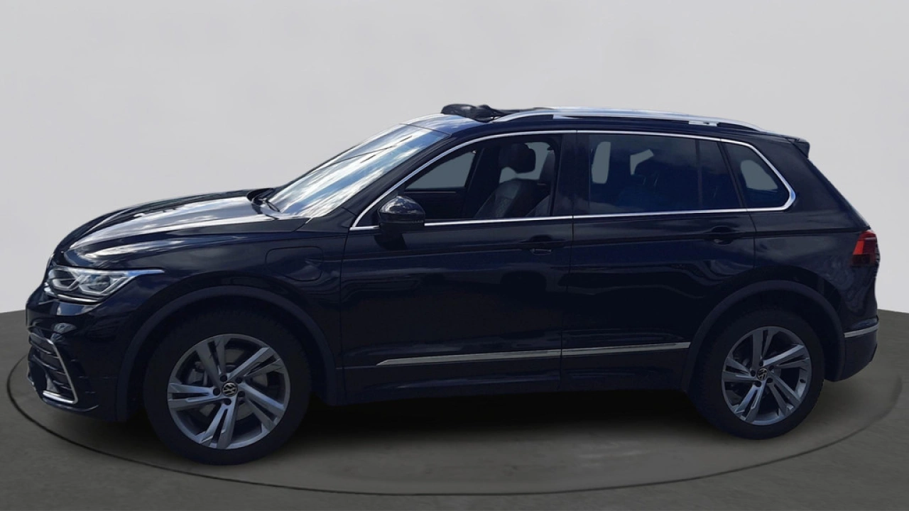 Volkswagen Tiguan 1.4 TSI eHybrid R-Line Business+ | Trekhaak | Camera | Panoramadak