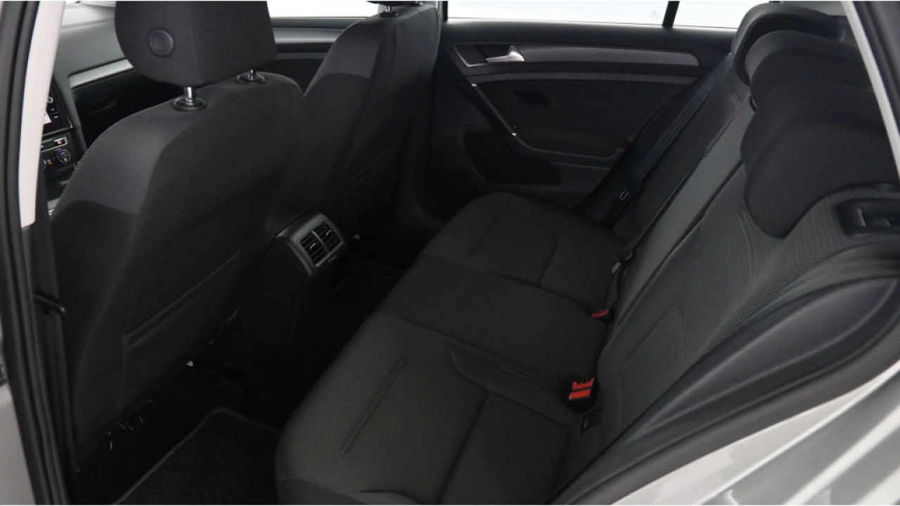 Volkswagen Golf 1.0 TSI 110pk Comfortline Navigatie Pdc Climatronic