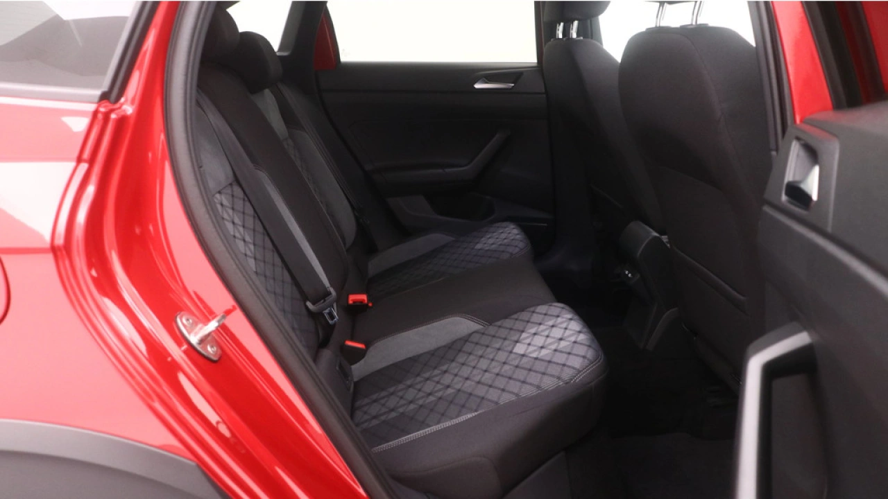 Volkswagen Taigo 1.0 TSI 110pk DSG R-Line Panoramadak Black Style Navigatie