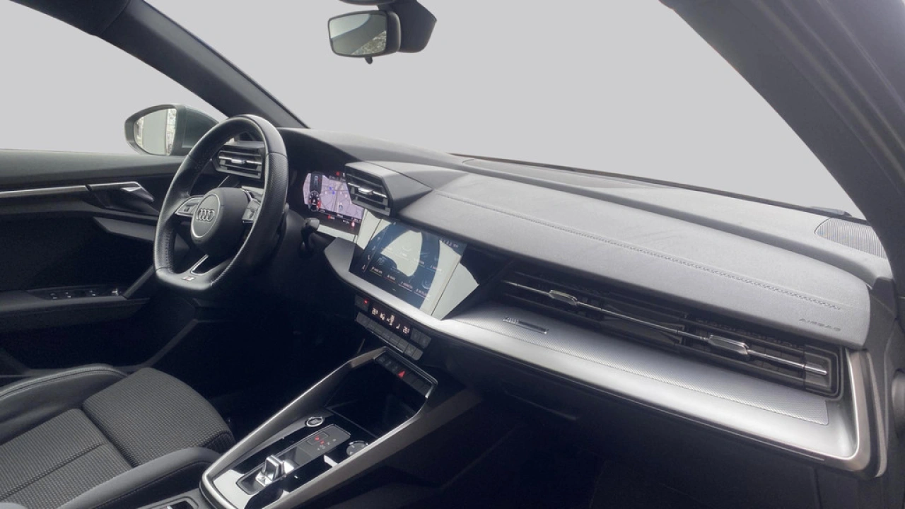 Audi A3 Sportback 35 TFSI 150pk Automaat S edition / Panoramadak / Matrix LED / Sfeerverlichting