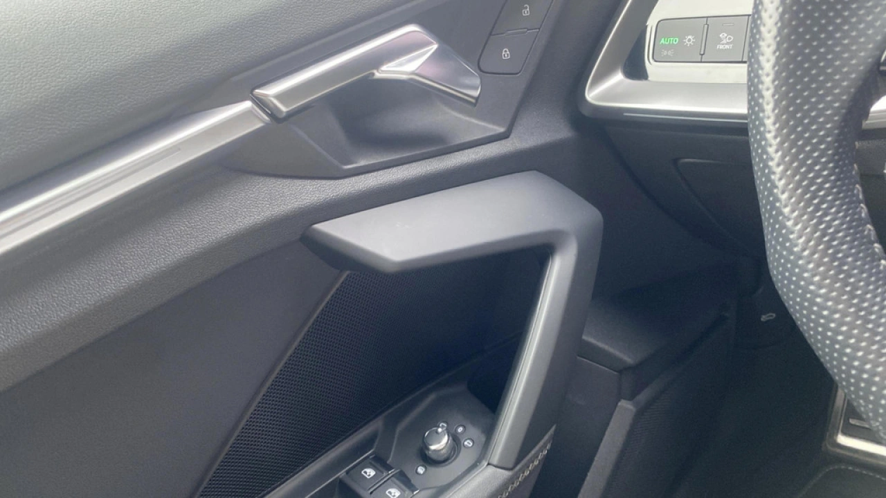 Audi A3 Sportback 35 TFSI 150pk Automaat S edition / Panoramadak / Matrix LED / Sfeerverlichting