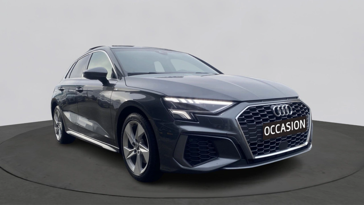 Audi A3 Sportback 35 TFSI 150pk Automaat S edition / Panoramadak / Matrix LED / Sfeerverlichting