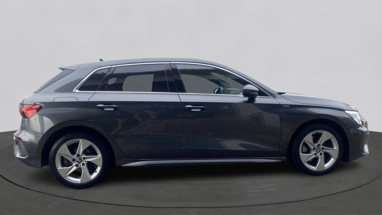 Audi A3 Sportback 35 TFSI 150pk Automaat S edition / Panoramadak / Matrix LED / Sfeerverlichting