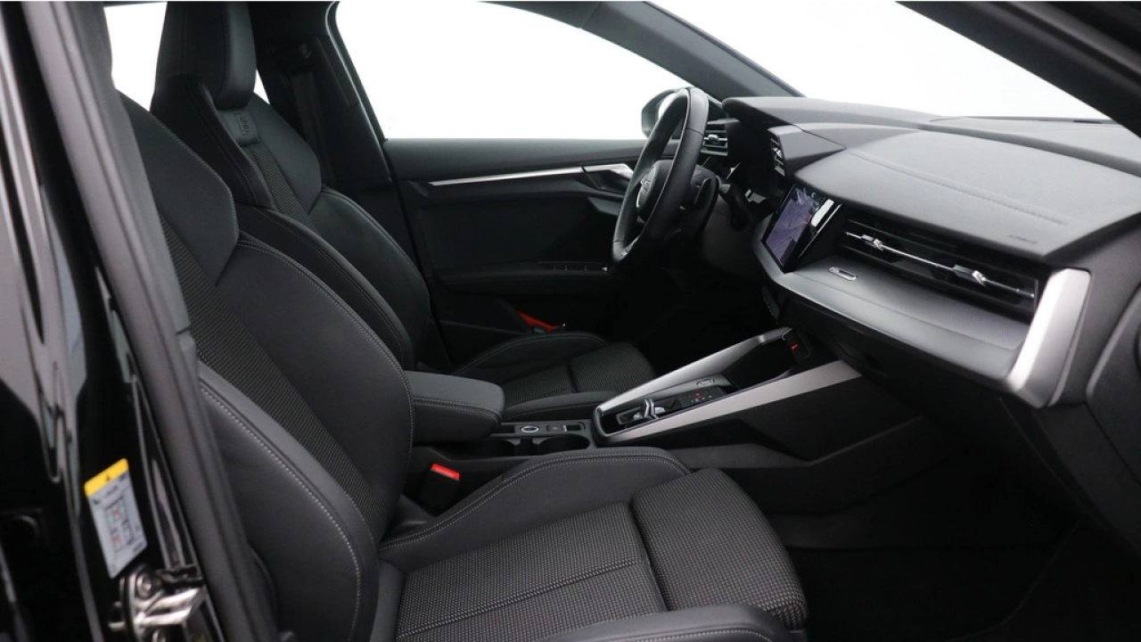 Audi A3 Sportback 30 TFSI 110Pk S Edition / Audi Sound / Hold assist / PDC Achter