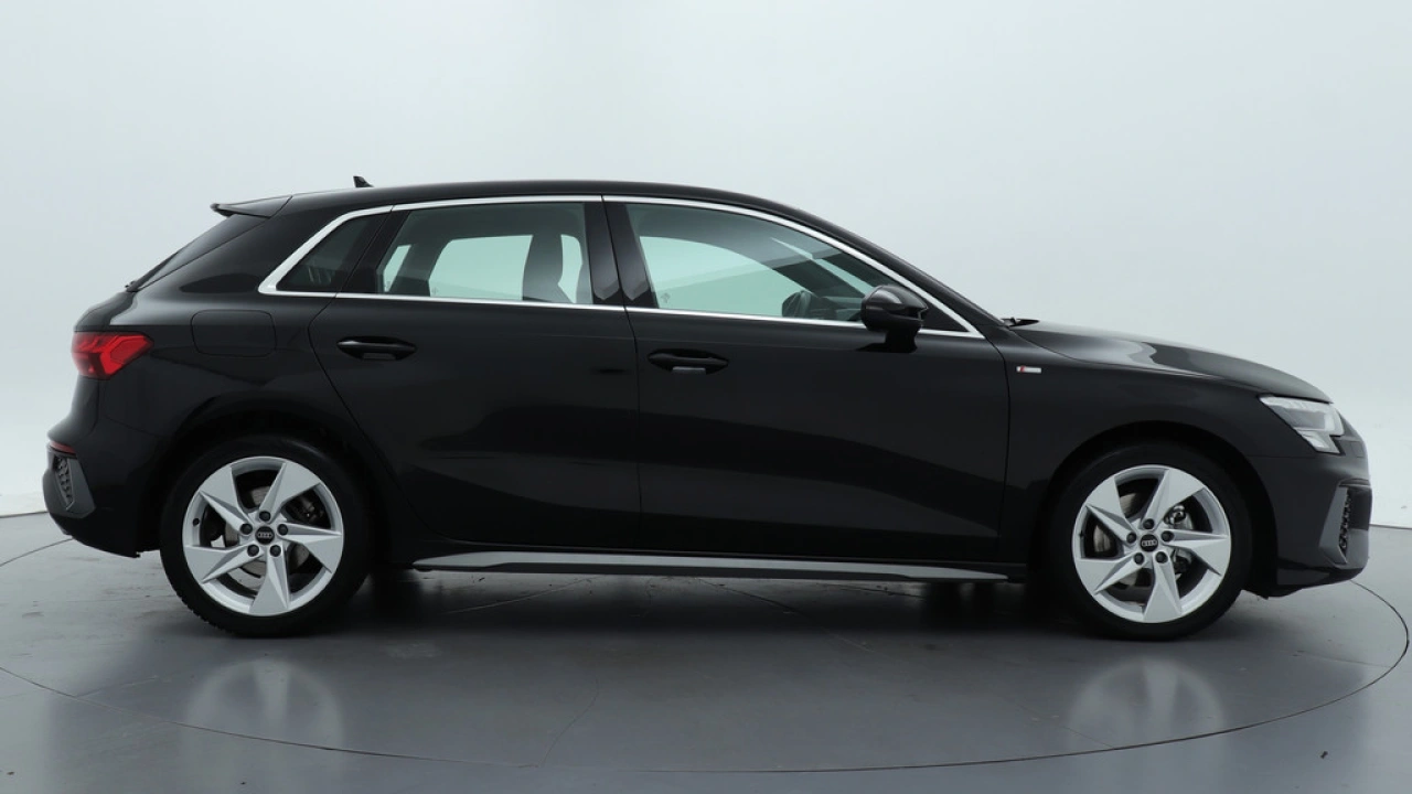 Audi A3 Sportback 30 TFSI 110Pk S Edition / Audi Sound / Hold assist / PDC Achter