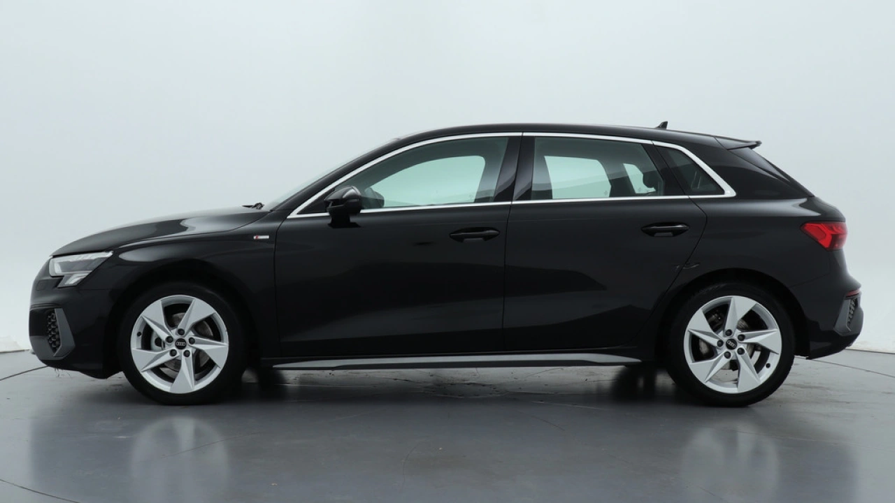 Audi A3 Sportback 30 TFSI 110Pk S Edition / Audi Sound / Hold assist / PDC Achter