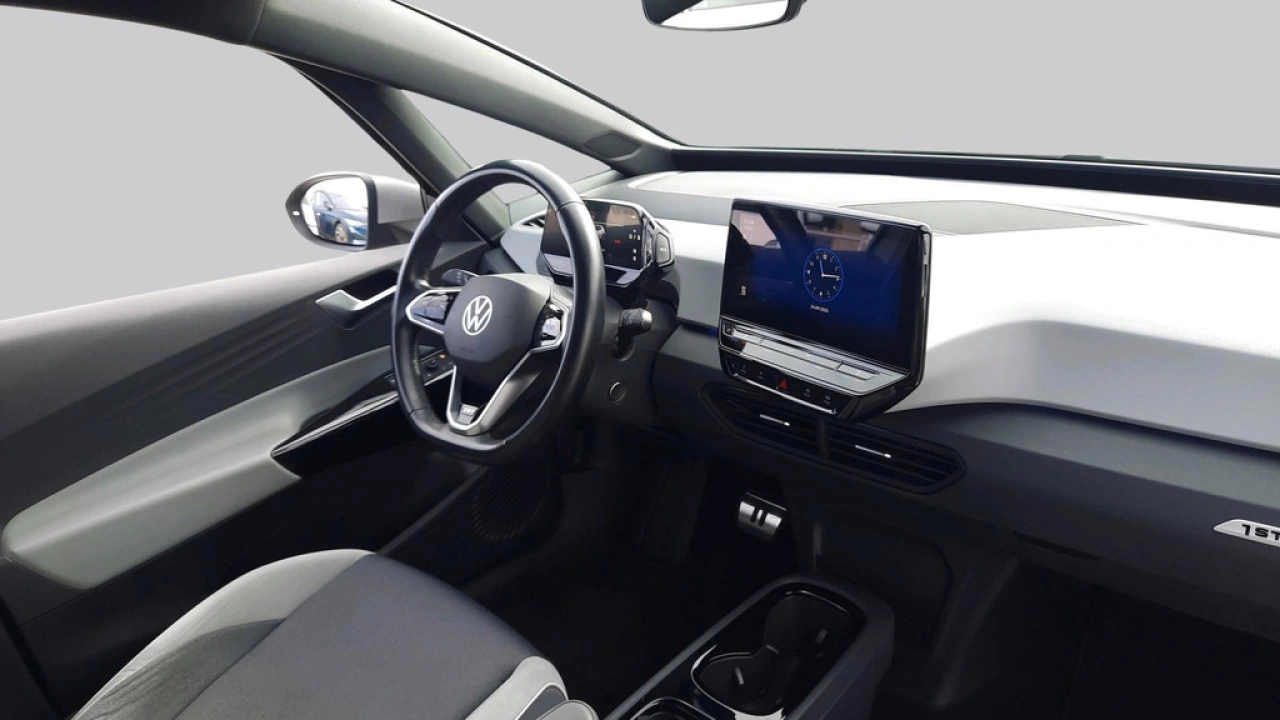 Volkswagen ID.3 First Plus 58 kWh | Camera | Verwarmbare voorstoelen | Navigatie | App connect |