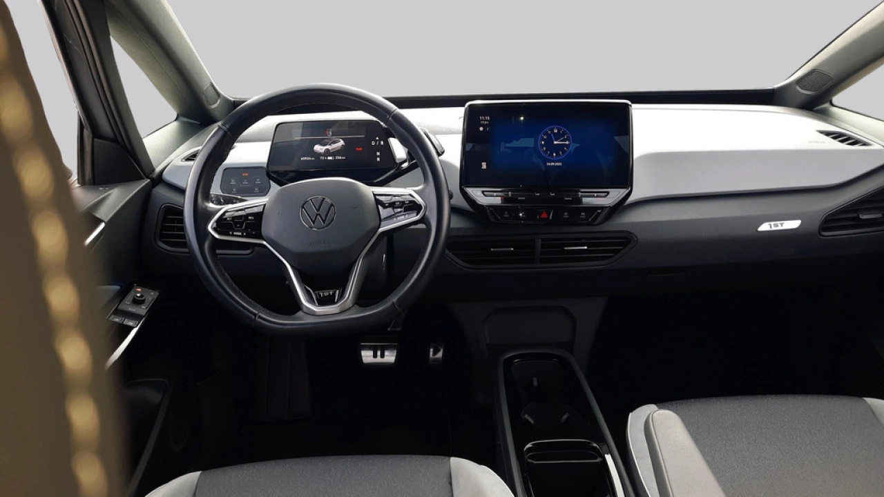 Volkswagen ID.3 First Plus 58 kWh | Camera | Verwarmbare voorstoelen | Navigatie | App connect |