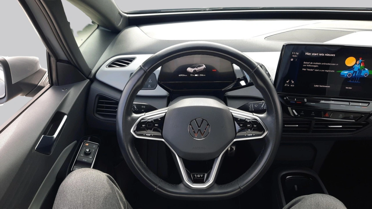 Volkswagen ID.3 First Plus 58 kWh | Camera | Verwarmbare voorstoelen | Navigatie | App connect |